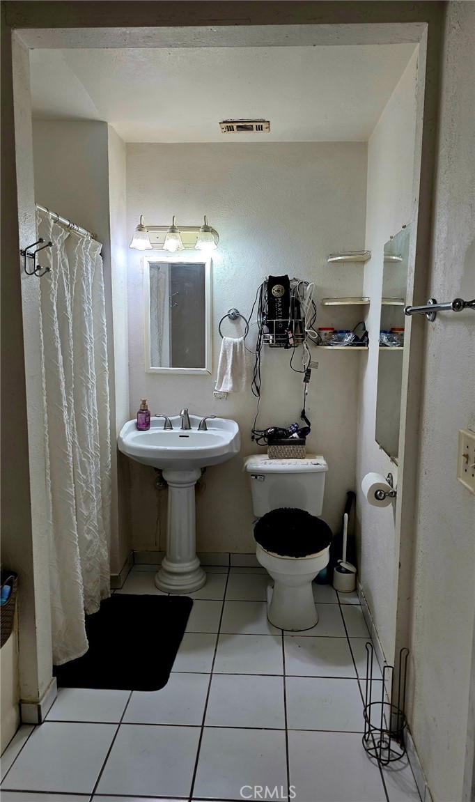 https://media.crmls.org/medias/446f35d3-6d8e-47ad-b44c-0478e3ff0f63.jpg?preset=X-Large