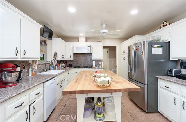 Detail Gallery Image 6 of 25 For 42065 Carnegie Ave, Hemet,  CA 92544 - 3 Beds | 2 Baths