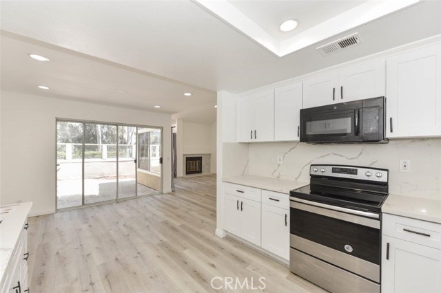 Detail Gallery Image 16 of 34 For 143 Stanford Ct #36,  Irvine,  CA 92612 - 2 Beds | 2/1 Baths