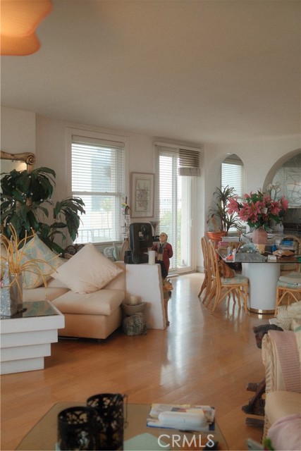 455 E Ocean Boulevard, Long Beach CA: https://media.crmls.org/medias/446fe489-c369-4cc7-bad0-df86401be20a.jpg