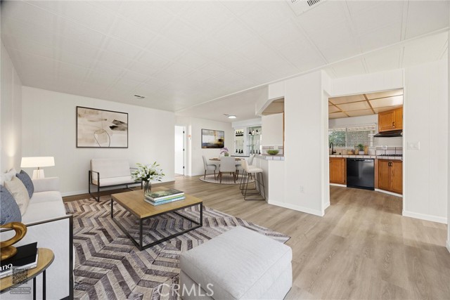 Detail Gallery Image 4 of 35 For 120 Cedarwood Ln, Bakersfield,  CA 93308 - 3 Beds | 2 Baths