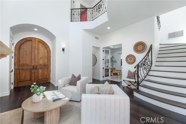 Detail Gallery Image 7 of 64 For 2516 Walnut Ave, Manhattan Beach,  CA 90266 - 5 Beds | 5/1 Baths