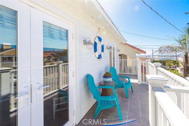 Detail Gallery Image 13 of 27 For 524 13th St, Manhattan Beach,  CA 90266 - 4 Beds | 3 Baths