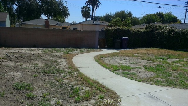 2420 Maine Avenue, Long Beach CA: https://media.crmls.org/medias/4471acf2-b929-4f99-b6db-d0b8d6a6b8b7.jpg