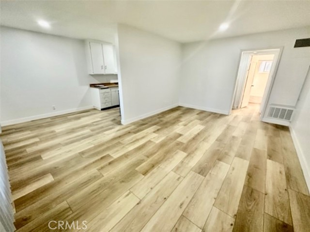 Detail Gallery Image 3 of 10 For 10215 S 10th Ave #2,  Inglewood,  CA 90303 - 1 Beds | 1 Baths