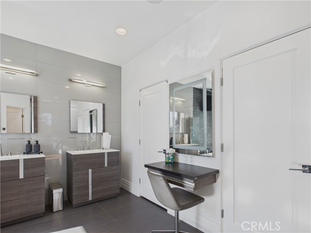 Detail Gallery Image 25 of 46 For 26990 Abbey Glen, Yorba Linda,  CA 92887 - 5 Beds | 3/1 Baths