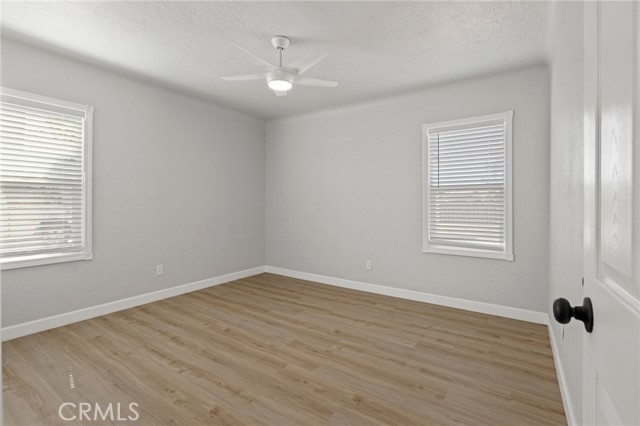 211 E Grangeville Boulevard, Hanford CA: https://media.crmls.org/medias/44748d67-ef4c-4a17-beeb-603e4b0274d8.jpg