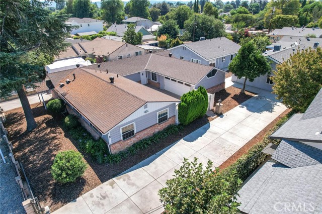 Detail Gallery Image 2 of 42 For 7445 Balcom Ave, Reseda,  CA 91335 - 4 Beds | 2 Baths