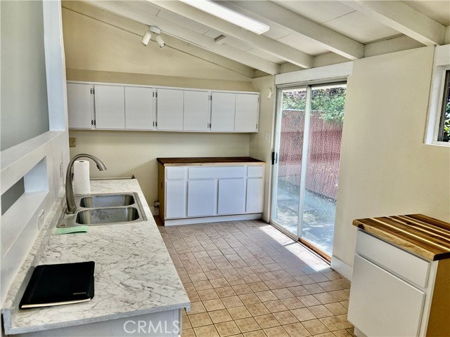 Detail Gallery Image 4 of 24 For 6440 Jumilla Ave, Woodland Hills,  CA 91367 - 5 Beds | 3/1 Baths