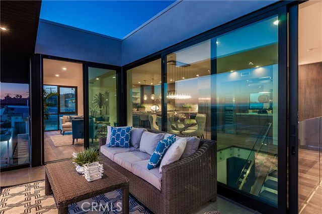 1635 Palm Drive, Hermosa Beach, California 90254, 4 Bedrooms Bedrooms, ,3 BathroomsBathrooms,Residential,Sold,Palm,SB17135203