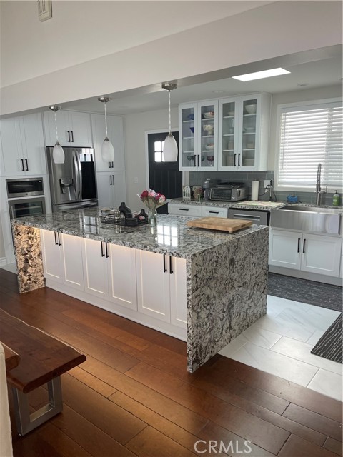 Detail Gallery Image 6 of 22 For 119 via Zurich, Newport Beach,  CA 92663 - 3 Beds | 2 Baths