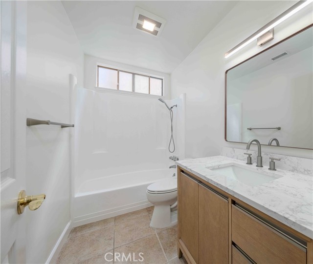 5212 Chablis Circle, Irvine CA: https://media.crmls.org/medias/44771223-e438-4022-8b66-3862dd16de01.jpg