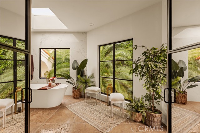 Detail Gallery Image 26 of 44 For 4909 Woodley Ave, Encino,  CA 91436 - 5 Beds | 4 Baths