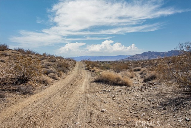 Detail Gallery Image 15 of 19 For 1000 Millie Ln, Yucca Valley,  CA 92285 - – Beds | – Baths