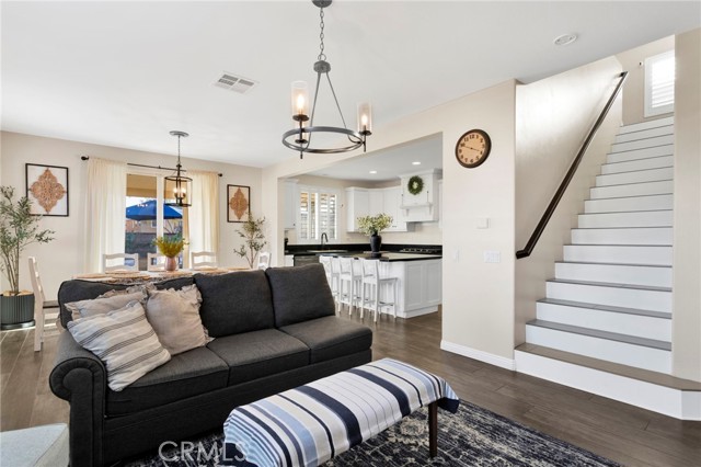 Detail Gallery Image 9 of 48 For 3925 Obsidian, San Bernardino,  CA 92407 - 4 Beds | 3 Baths