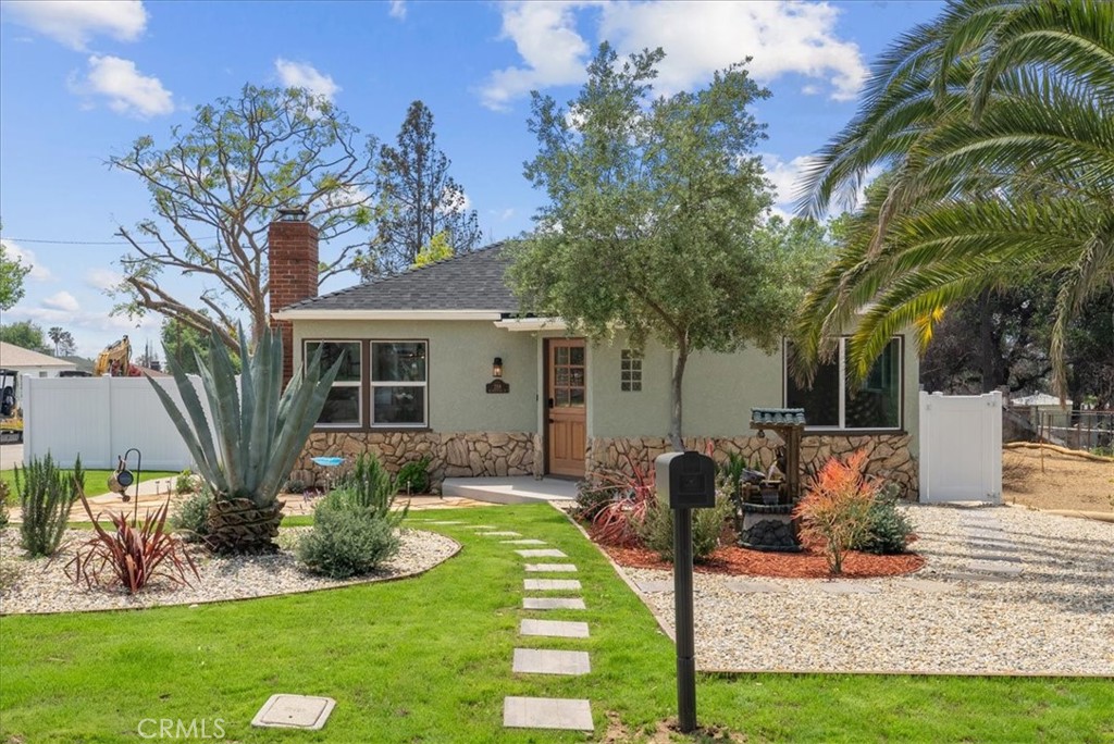 288 W Mariposa Street