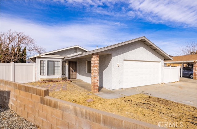 Detail Gallery Image 2 of 32 For 45051 Logue Ct, Lancaster,  CA 93535 - 3 Beds | 2 Baths