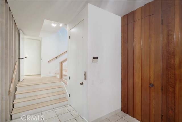 Detail Gallery Image 7 of 33 For 3024 Breakers Dr, Corona Del Mar,  CA 92625 - 7 Beds | 5/1 Baths