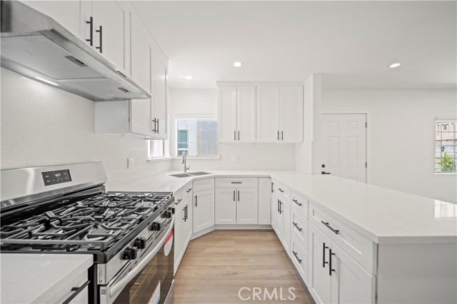 Detail Gallery Image 7 of 24 For 252 W Tujunga #102,  Burbank,  CA 91502 - 3 Beds | 2 Baths