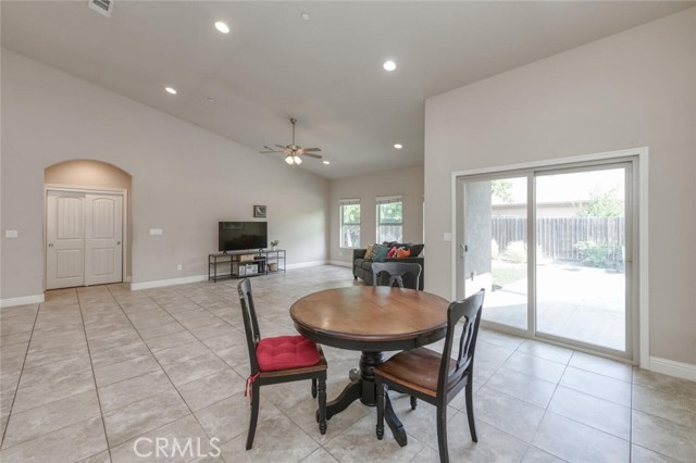 Detail Gallery Image 13 of 33 For 6808 W Lucas Dr, Fresno,  CA 93722 - 3 Beds | 2 Baths