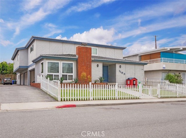 1104 Opal Street, Redondo Beach, California 90277, ,Residential Income,Sold,Opal,SB23101204