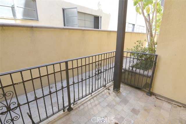 Detail Gallery Image 13 of 32 For 347 Milford St #102,  Glendale,  CA 91203 - 3 Beds | 3 Baths