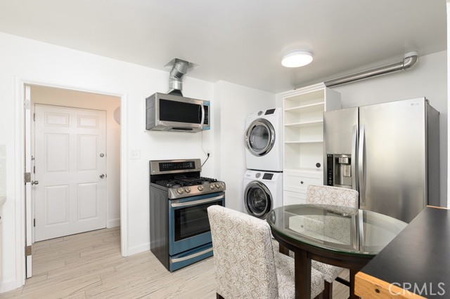 Detail Gallery Image 8 of 13 For 530 the Strand, Hermosa Beach,  CA 90254 - 1 Beds | 1 Baths