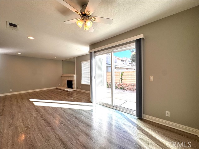 Detail Gallery Image 7 of 37 For 136 Briarwood #50,  Irvine,  CA 92604 - 3 Beds | 2/1 Baths