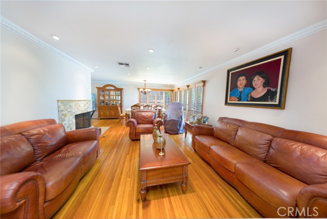 10165 Sully Drive, Sun Valley CA: https://media.crmls.org/medias/447f67f0-b661-4b35-bd2c-9b4299415dae.jpg
