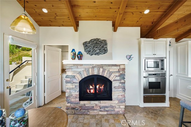 Detail Gallery Image 9 of 56 For 2108 Crestview Dr, Laguna Beach,  CA 92651 - 3 Beds | 2 Baths