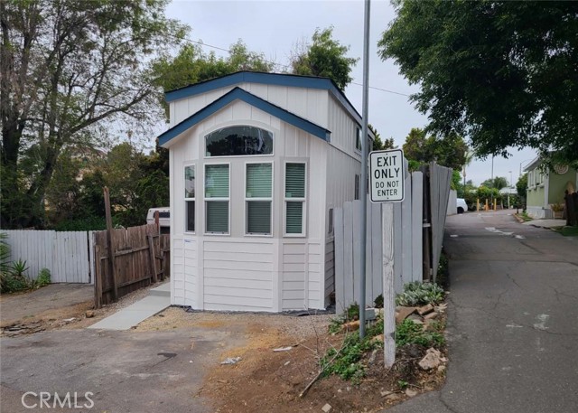 Detail Gallery Image 2 of 11 For 1045 E Vista Way #02,  Vista,  CA 92084 - 1 Beds | 1 Baths