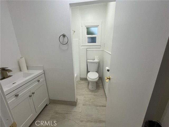 Detail Gallery Image 6 of 13 For 10326 Plainview Ave, Tujunga,  CA 91042 - 2 Beds | 1 Baths
