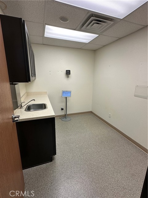 Image 8 of 24 For 2005 Garey Avenue