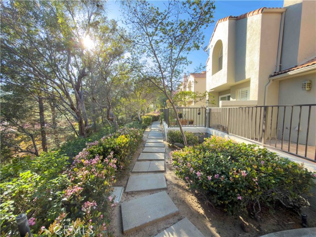 Detail Gallery Image 9 of 41 For 22373 Mission Cir, Chatsworth,  CA 91311 - 2 Beds | 2 Baths