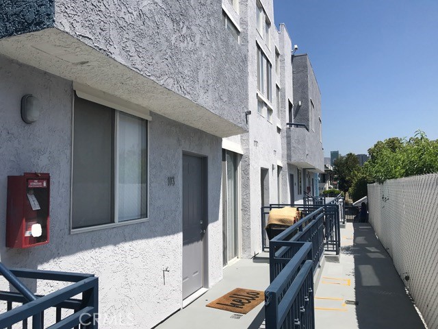 Image 3 for 6042 Barton Ave, Los Angeles, CA 90038