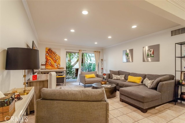 Detail Gallery Image 6 of 36 For 5460 White Oak, Encino,  CA 91316 - 2 Beds | 2 Baths