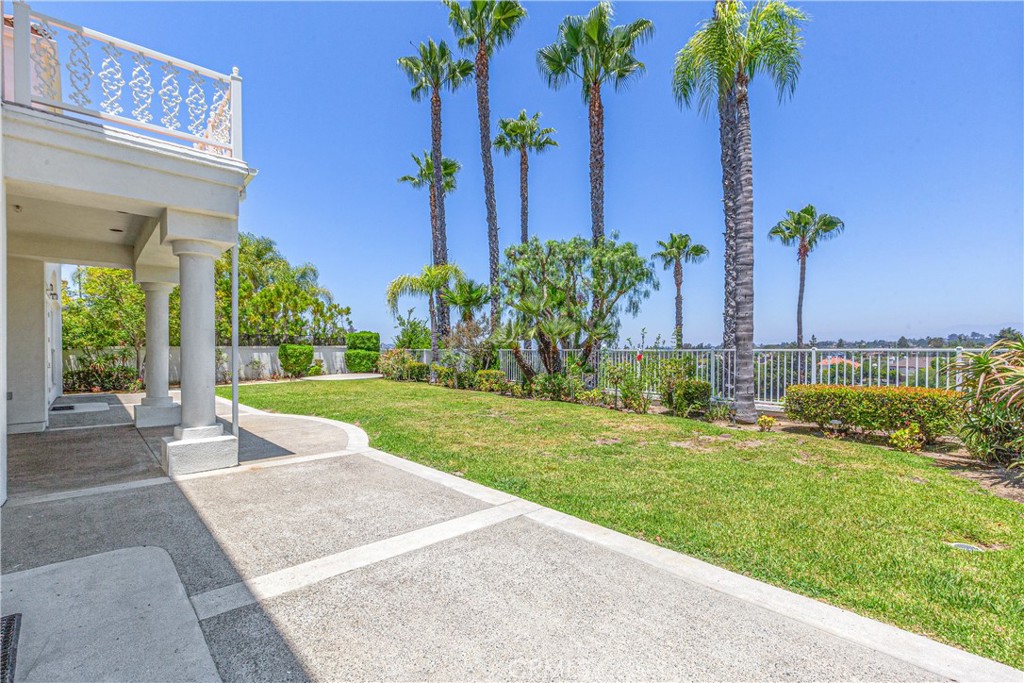 https://media.crmls.org/medias/448523a8-2625-4c66-8b21-8709886fc082.jpg?preset=X-Large
