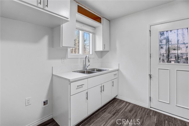 10523 Haas Avenue, Los Angeles CA: https://media.crmls.org/medias/44853f57-11fb-405e-8621-c15ce123cfdd.jpg