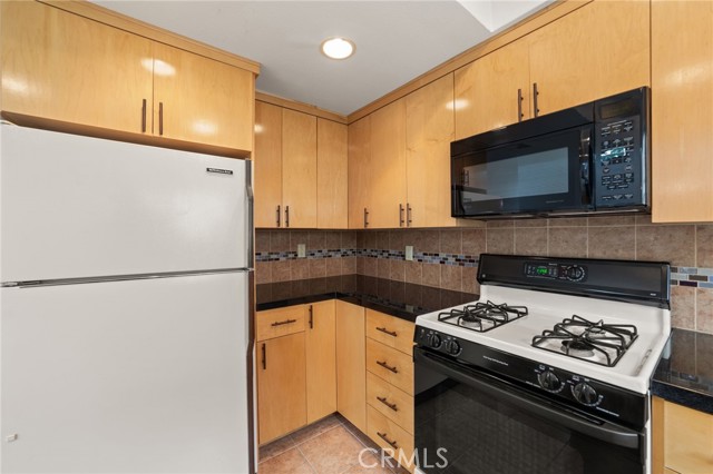 Detail Gallery Image 8 of 30 For 11831 Courtleigh Dr #203,  Los Angeles,  CA 90066 - 2 Beds | 2 Baths