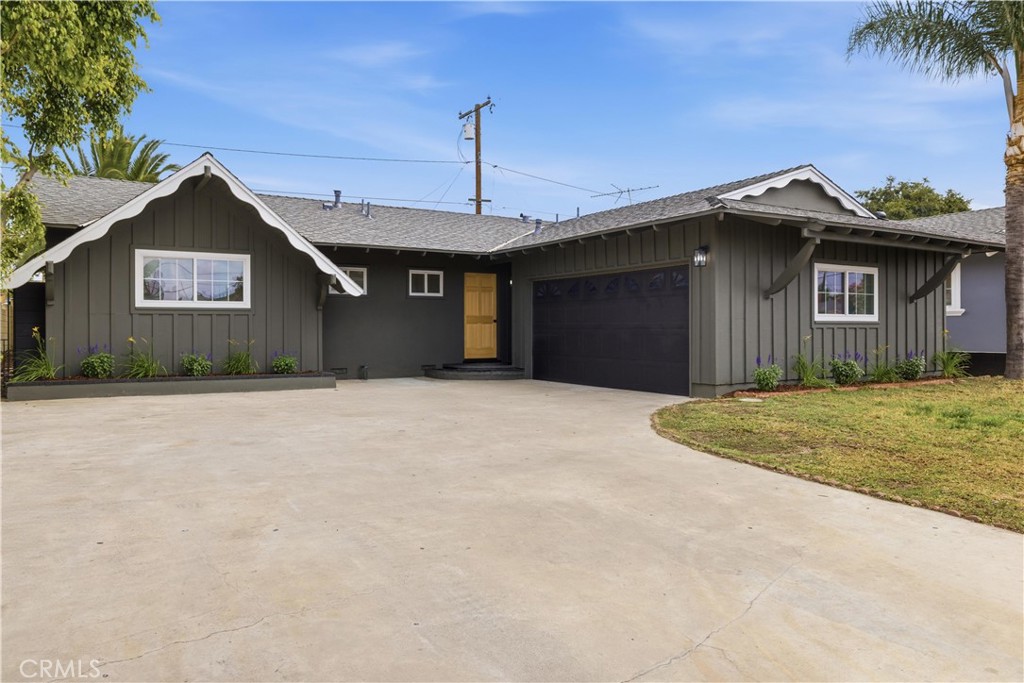 1261 E Balsam