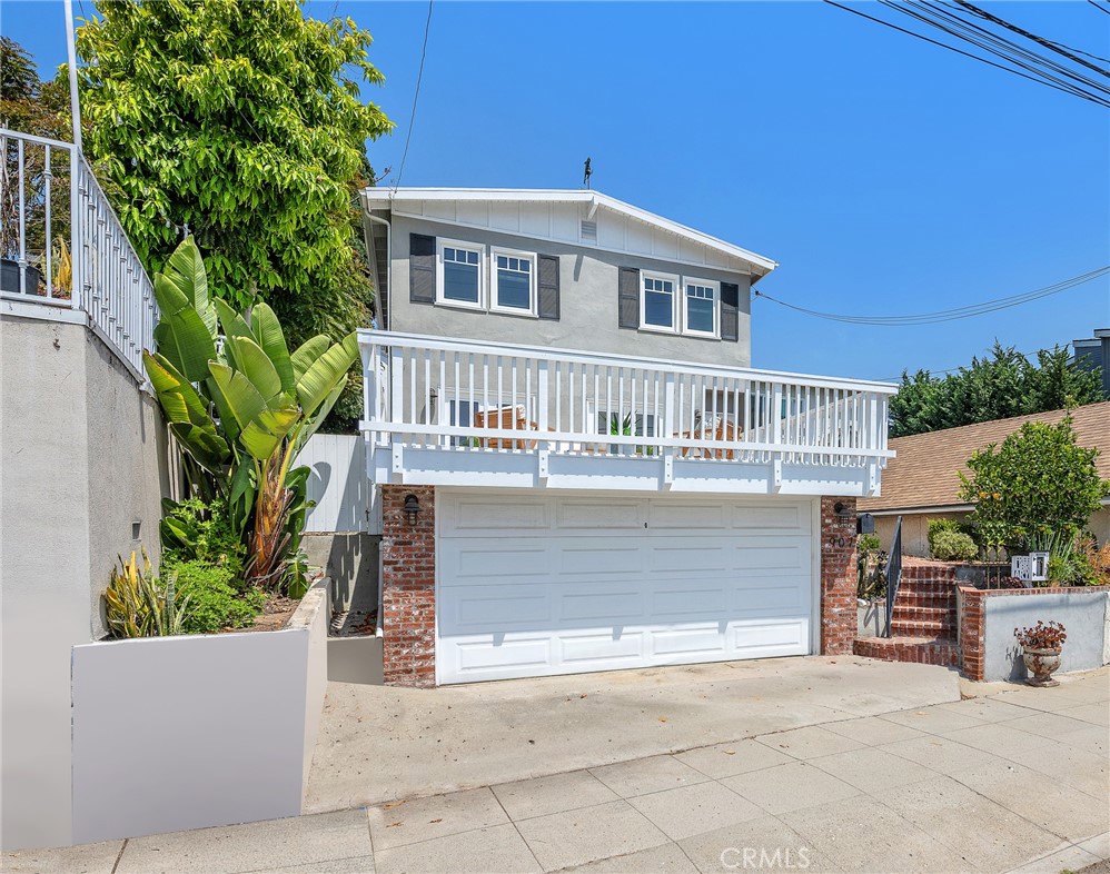 907 Diamond Street