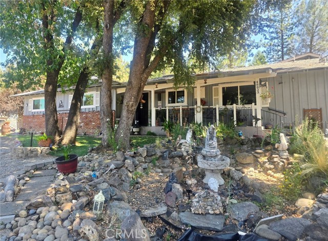 48833 Rock Point Road, Oakhurst CA: https://media.crmls.org/medias/44880613-cd37-4d0a-8171-16293e9a2533.jpg