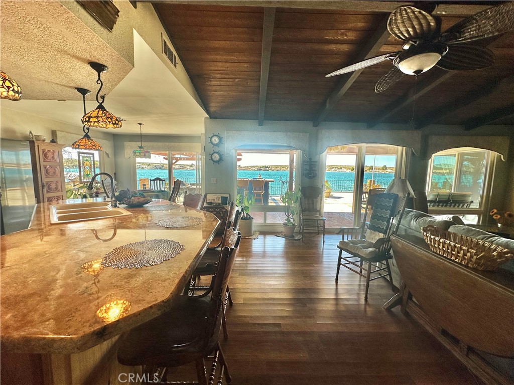 https://media.crmls.org/medias/4488161d-a36a-4ddf-9a75-c13bd8b0199a.jpg?preset=X-Large
