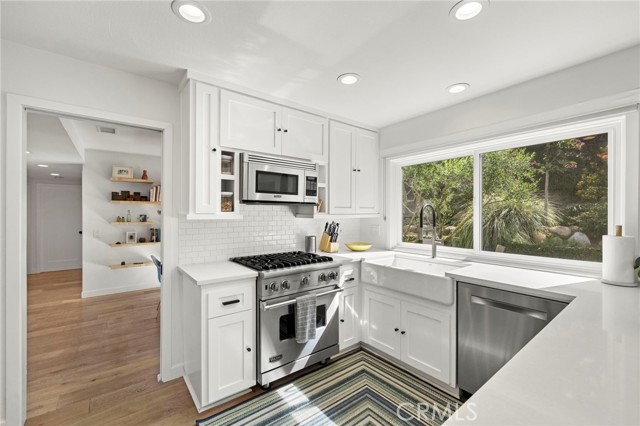 Detail Gallery Image 10 of 41 For 3121 Bern Dr, Laguna Beach,  CA 92651 - 5 Beds | 2/1 Baths
