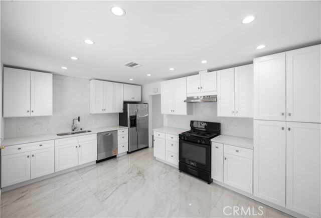 6846 Wystone Avenue, Reseda CA: https://media.crmls.org/medias/44886488-abde-4068-8c10-f1c425de719a.jpg