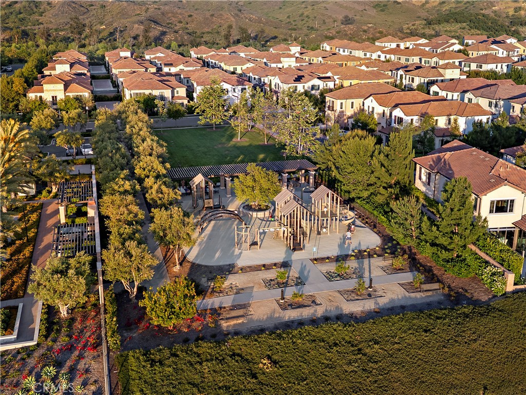 https://media.crmls.org/medias/44894963-abfb-48ca-ad1f-e456cdfee4fd.jpg?preset=X-Large