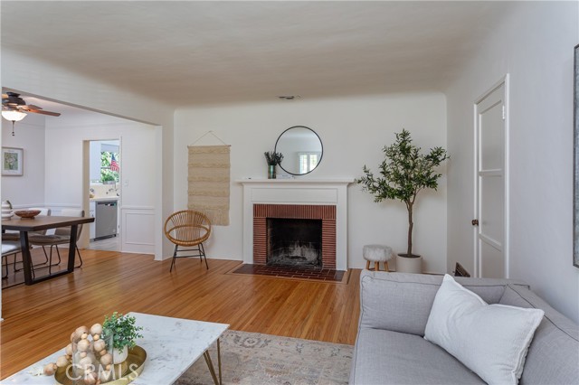 620 S Bel Aire Drive, Burbank CA: https://media.crmls.org/medias/44897a4d-adb6-4622-89cd-baf7d61ba2d7.jpg