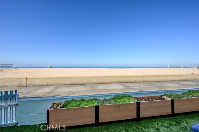 Detail Gallery Image 3 of 24 For 528 the Strand, Hermosa Beach,  CA 90254 - 4 Beds | 4 Baths