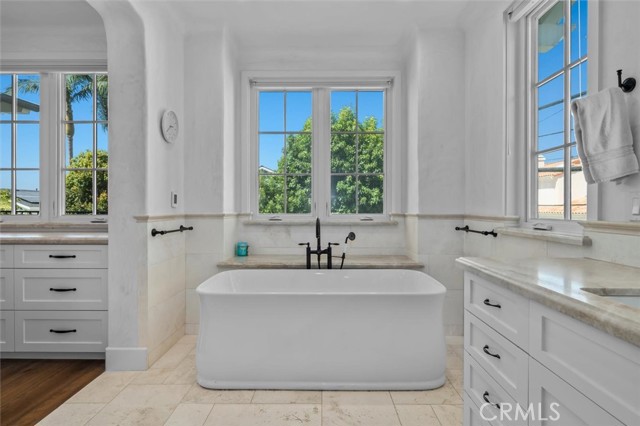 1757 8th Street, Manhattan Beach CA: https://media.crmls.org/medias/448a30a8-05a6-4294-9fef-3feb17274f7d.jpg