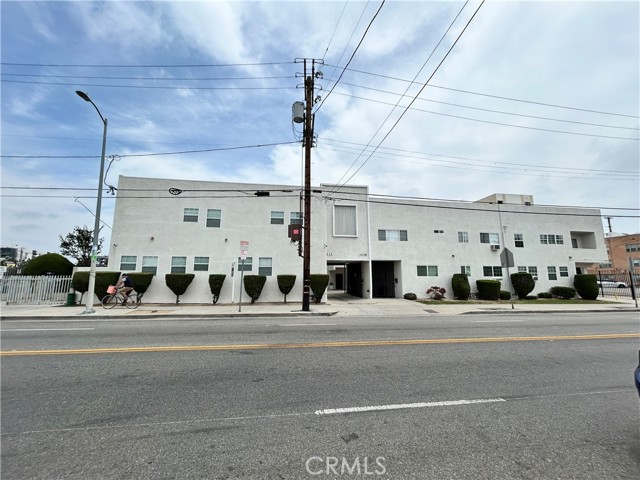 1036 S Normandie Avenue, Los Angeles CA: https://media.crmls.org/medias/448a6e22-4e09-4d8b-8cad-1d3ef3bf694d.jpg